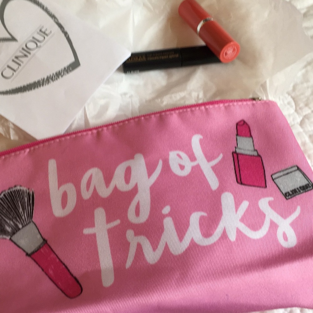 💕💕💕💕Clinique Bag of Tricks bag & lip, mascara